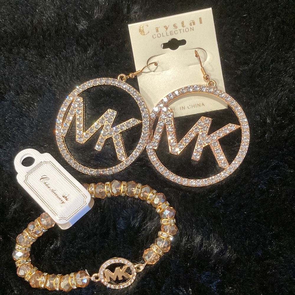 Michael Kors gold earrings & bracelet set. Costume Jewrey. Very pretty!